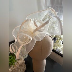 Elegant Cream Fascinator